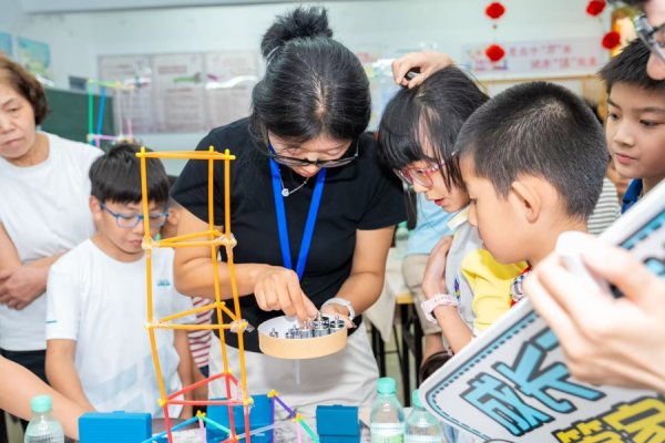 米升网 实践赋能成长！青少年在科创与服务中绽放活力